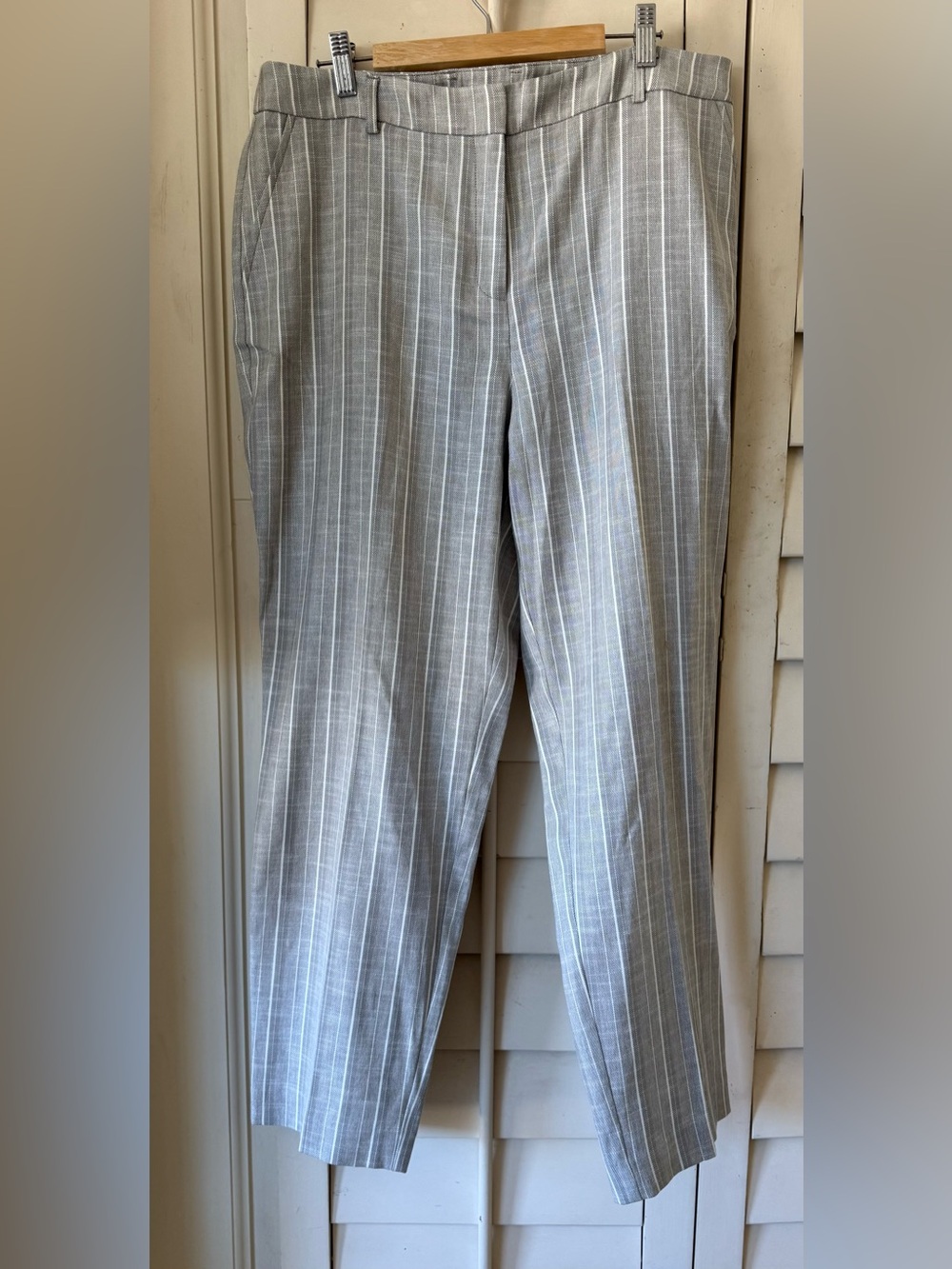 Anne Klein Light Gray Pinstripe Trousers Pants Size 10